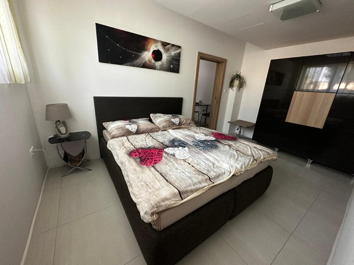 פישטני Apartman Lodenica מראה חיצוני תמונה